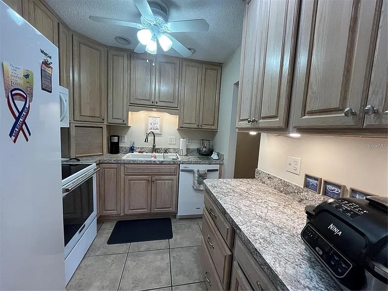 1907 Canterbury Ln #10 — Photo 15
