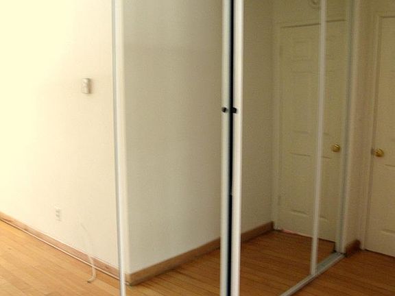 4th image of 814 10th St #4
