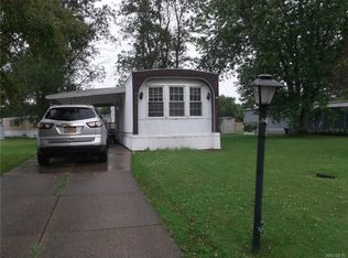 1078 Creekside Dr, Derby, NY 14047