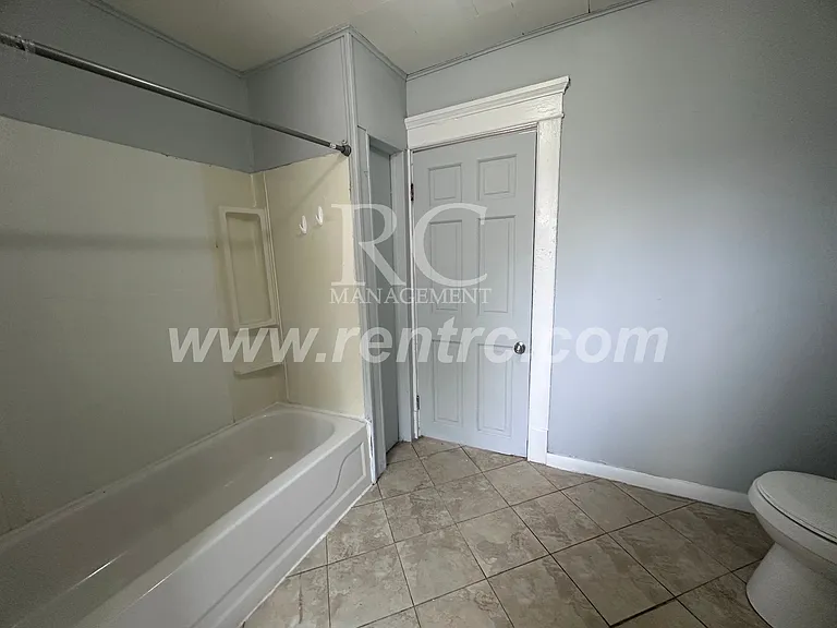 1135 N Jackson St — Photo 5