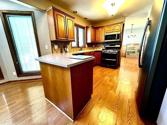 3rd image of 3408 Lakeshore Dr