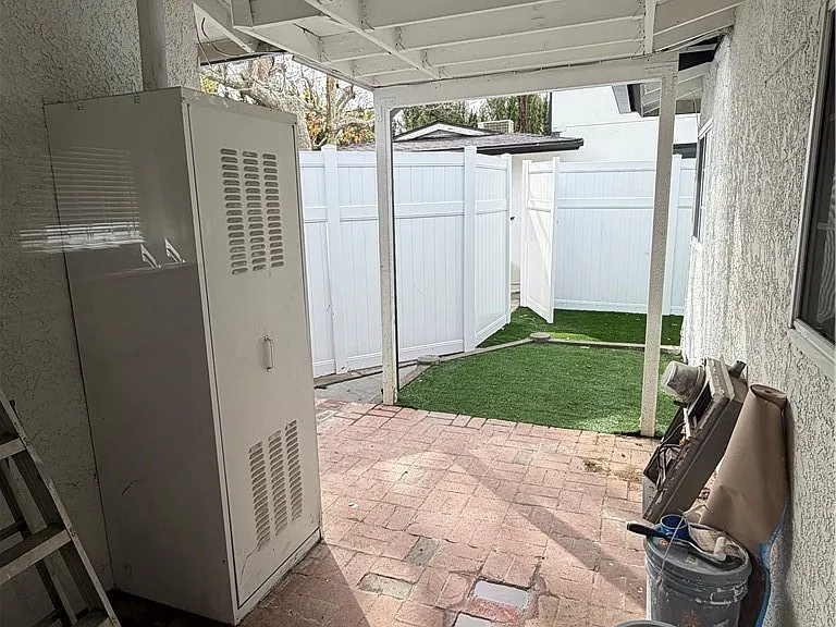 19216 Calvert St — Photo 26
