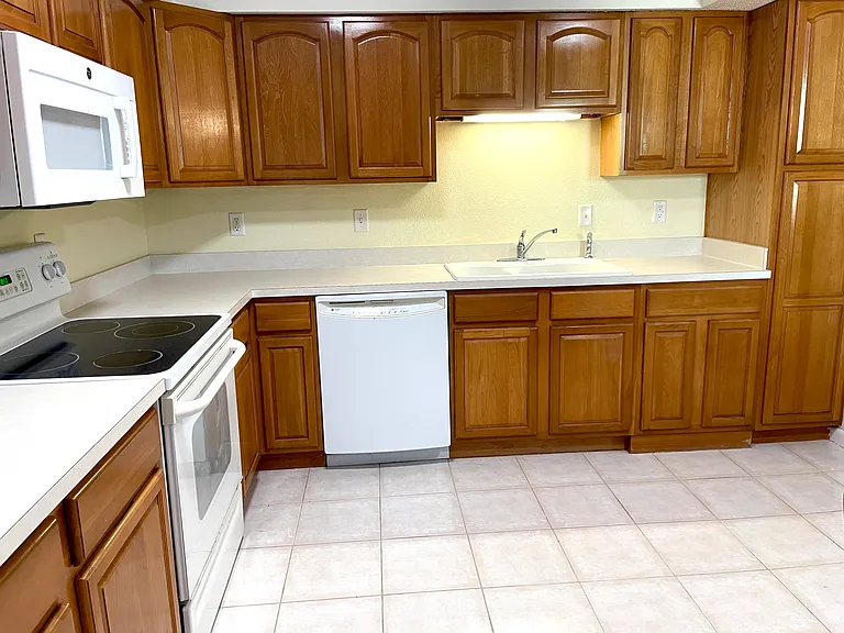 380 Base Ave E #203 — Photo 10