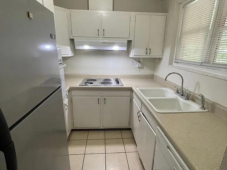 1025 Venita Dr — Photo 3