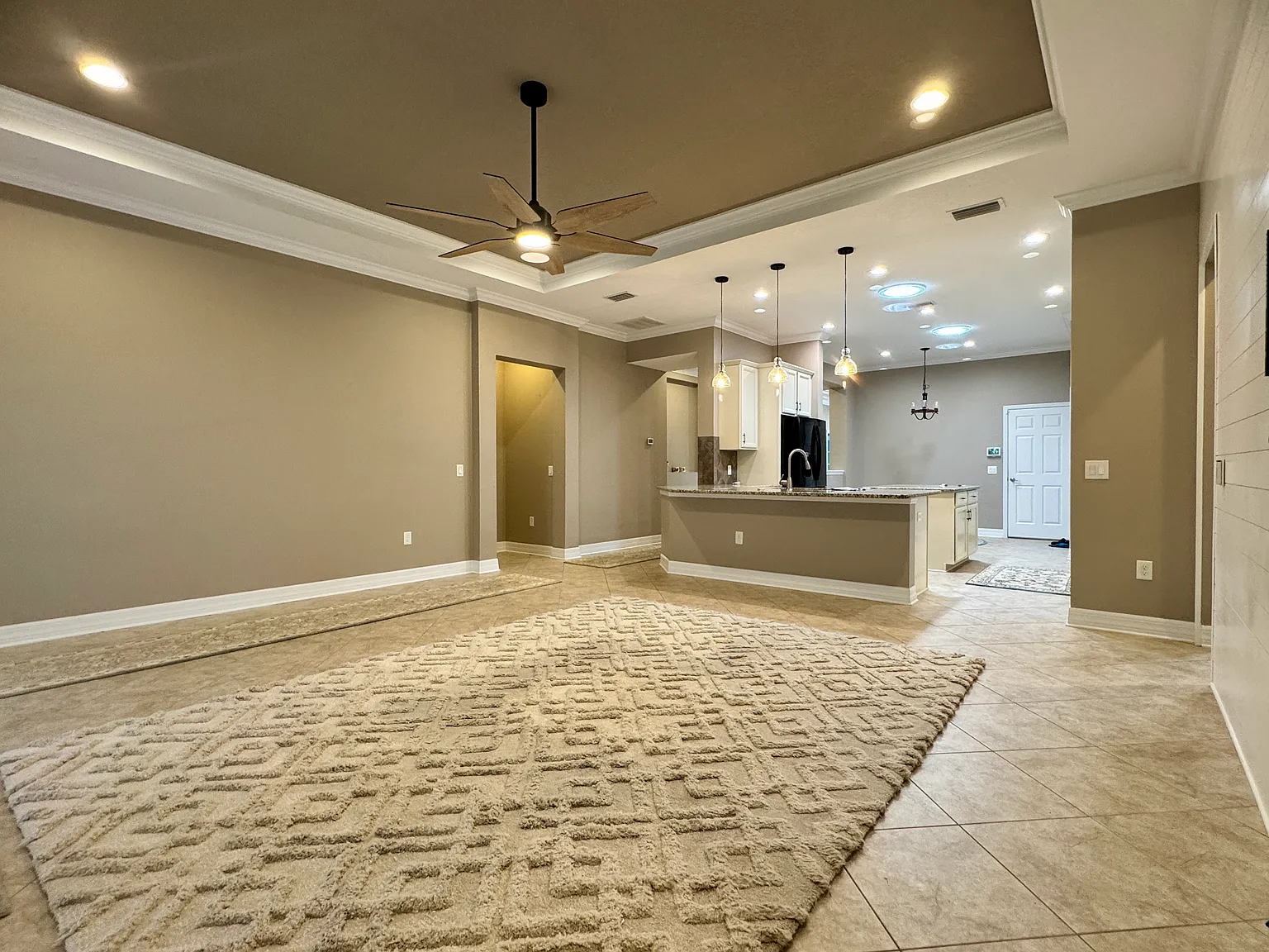 4 bed, 2630 sqft, $3,300 — Photo 2