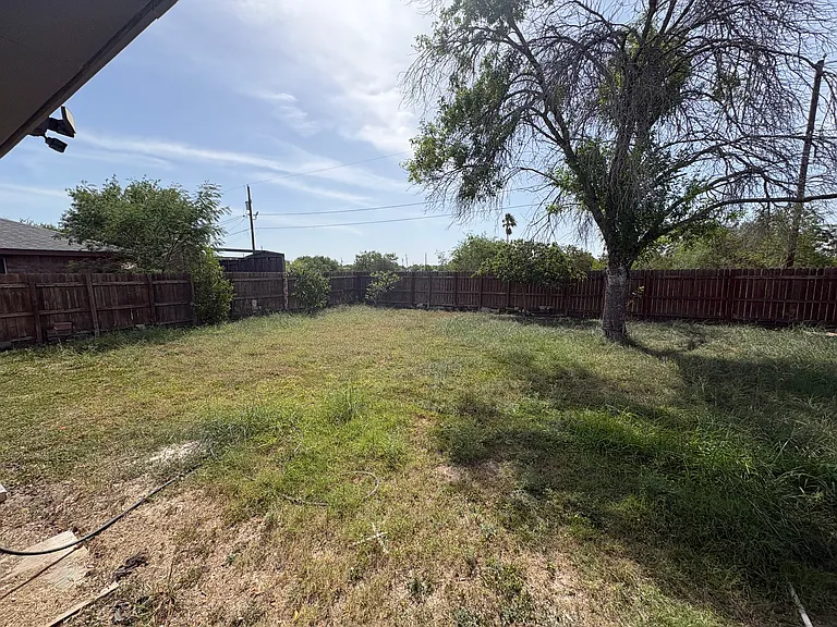 160 Elena St — Photo 10