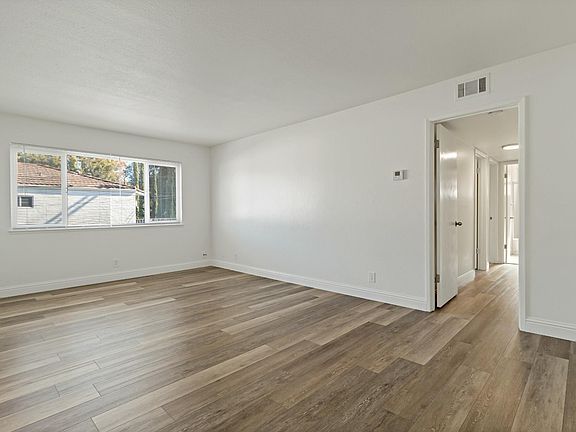 3rd image of 467 Greendale Way #4