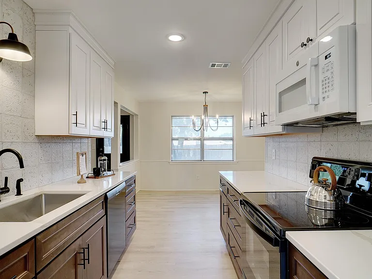 720 Huntwich Dr — Photo 10