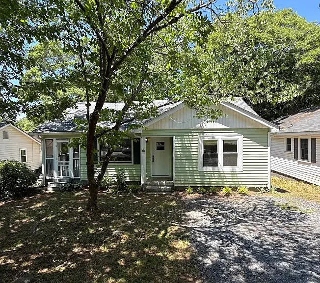 528 Barrington Dr — Photo 1