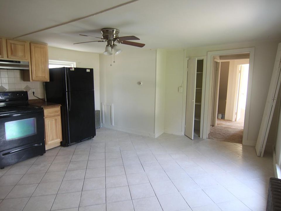 Large Eat-In Kitchen