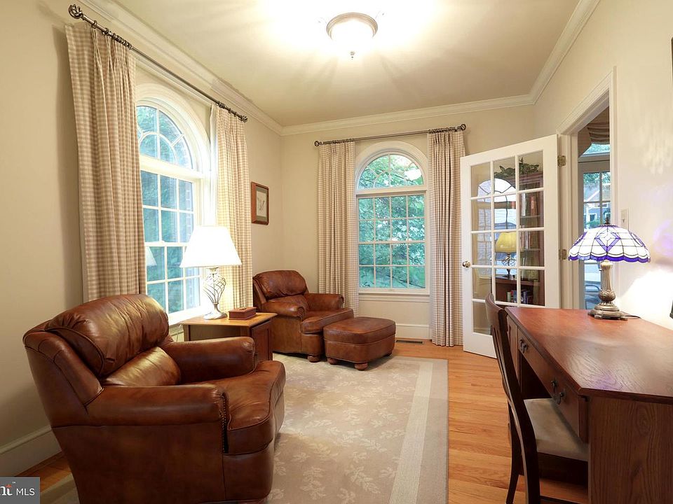 1st image of 876 Walnut Spring Ln