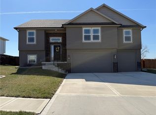 1205 NW 3rd St, Oak Grove, MO 64075