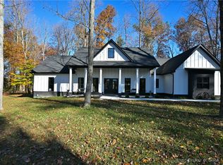 1800 W Wisteria Ln, Scottsburg, IN 47170
