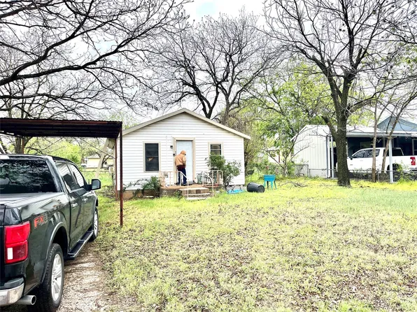 111 Summitt Ave, Graham, TX 76450