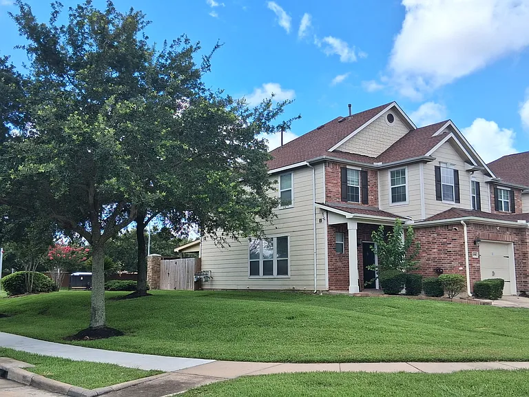 13119 Stratford Skies Ln — Photo 1