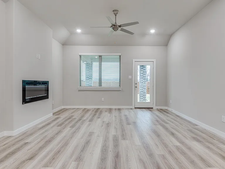 2544 Rambling Rd — Photo 5