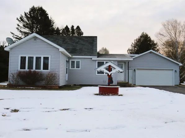 1174 N Gulliver Rd, Gulliver, MI 49840