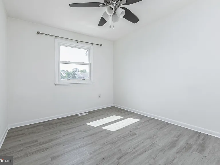 1445 Boxwood Dr — Photo 12