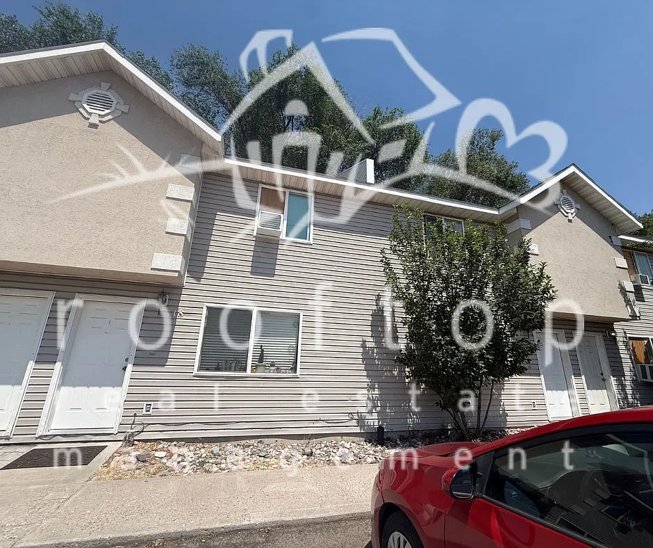 2 bed, 1.5 bath, 1020 sqft, $925 — Photo 1