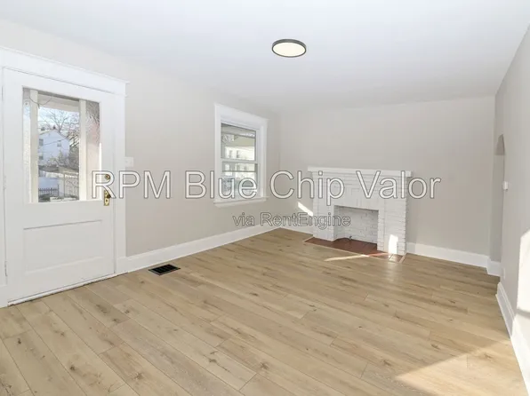 5214 Warren Ave #1, Cincinnati, OH 45212