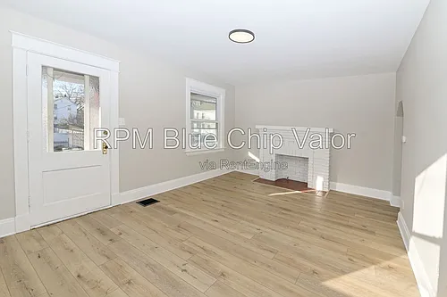 5214 Warren Ave #1 Photo 1
