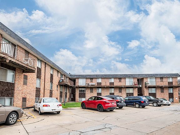 3rd image of 8002 Blondo St #2011-09