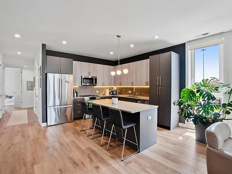 815 N Richmond St #301 — Photo 4