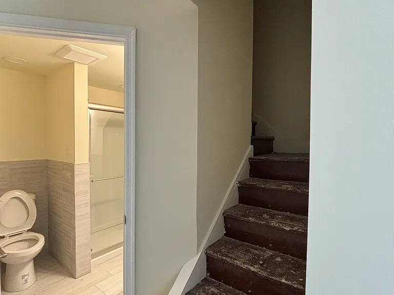 239 S 21st St #3 — Photo 10