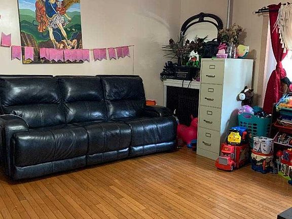 3rd image of 8424 102nd St