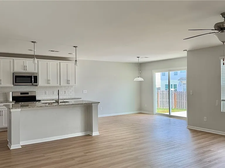 37 Stetson Dr — Photo 2