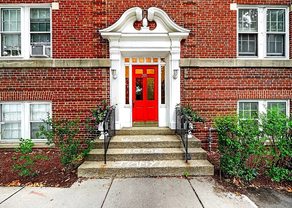 205 Mount Auburn St #1D