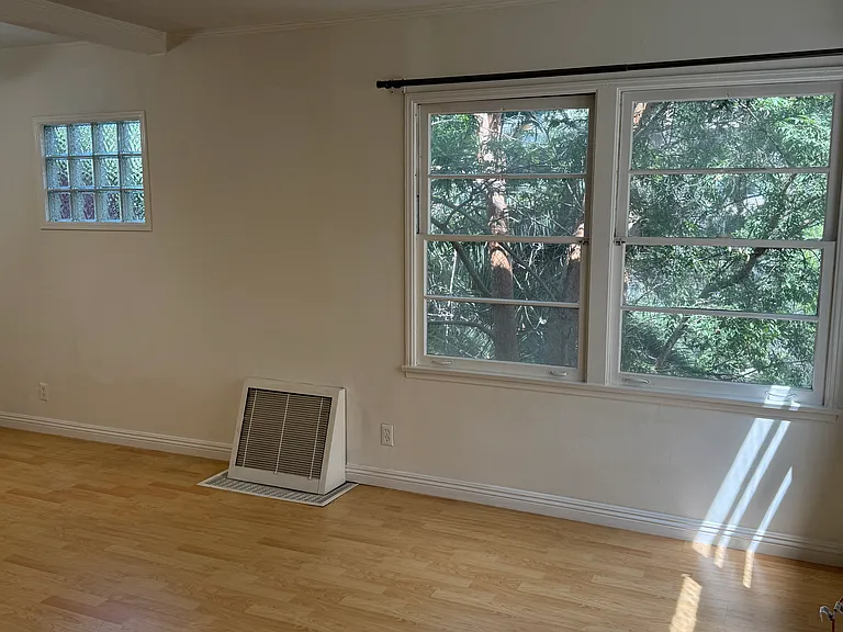 Living Room towards East