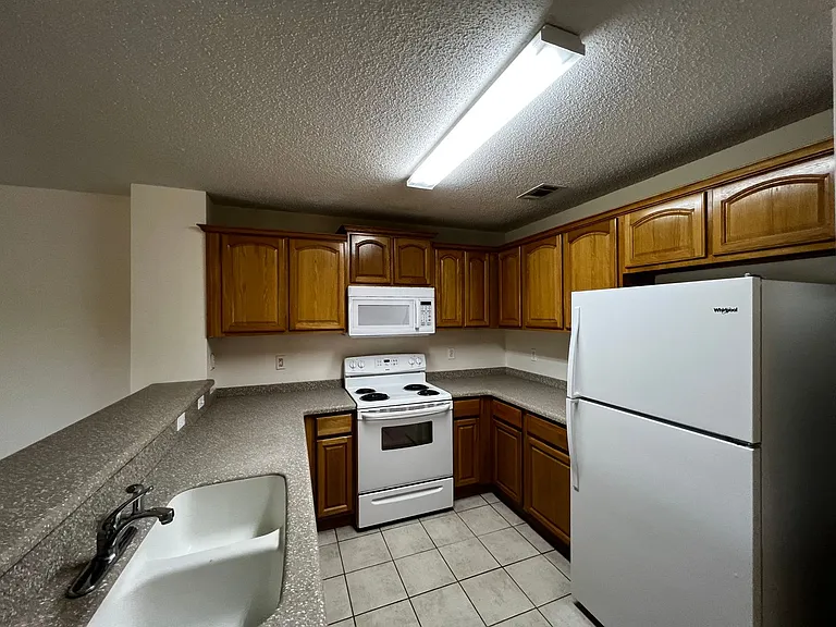 202 Johnson Ct — Photo 13