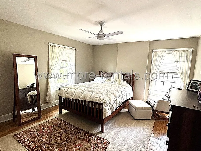 2481 Powell Ave — Photo 12