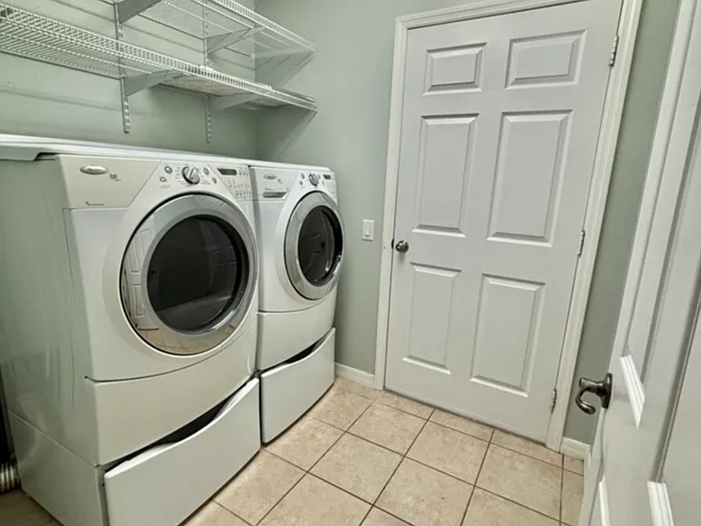 1405 Trafalgar Pkwy — Photo 19