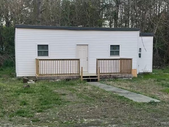 47 John St, Emporia, VA 23847