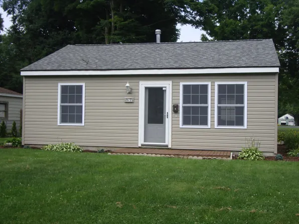 87 Oakdale Ave S, New Hartford, NY 13413