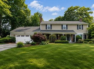 27 Eastwood Dr, Wilbraham, MA 01095