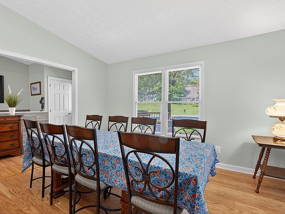 4th image of 1136 Chinoe Rd
