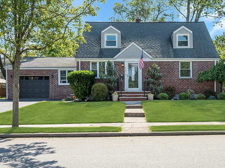 519 Ryeside Ave — Photo 1
