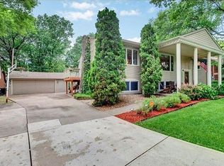 8330 Groveland Rd, Saint Paul, MN 55112