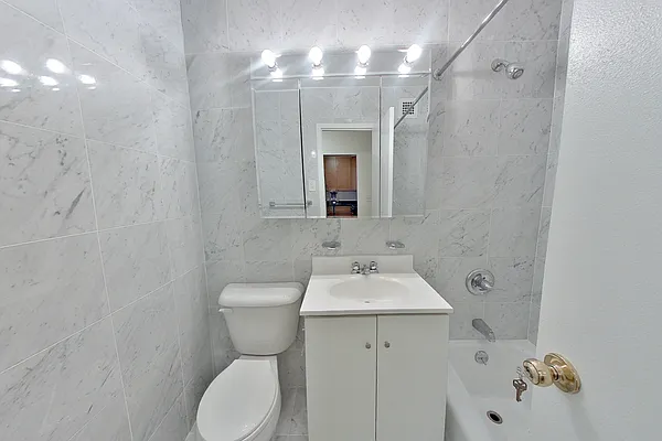 Rented by CitySites Real Estate Group | media 3