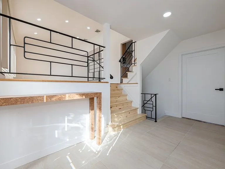 482 Harbor Dr — Photo 5