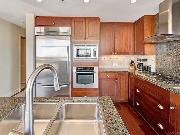 5th image of 700 W East St Unit 3105