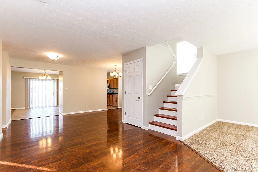4 bed, 2.5 bath, 2840 sqft, $3,570 — Photo 2