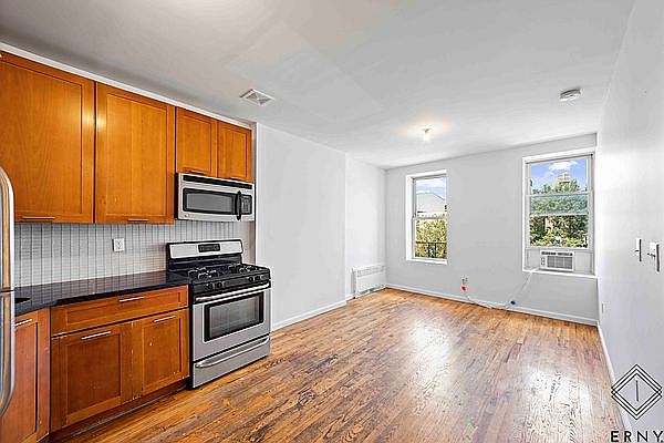 1st image of 180 Hart St #B