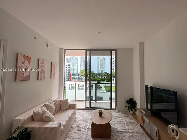 90 NE 32nd St #811 — Photo 2