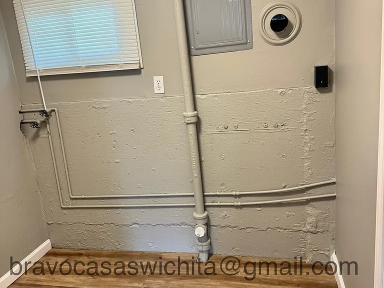2227 S Bonn Ave — Photo 16