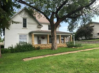 218 W School St, Lincoln, KS 67455