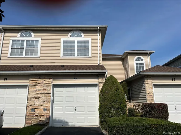 85 Windwatch Drive, Hauppauge, NY 11788